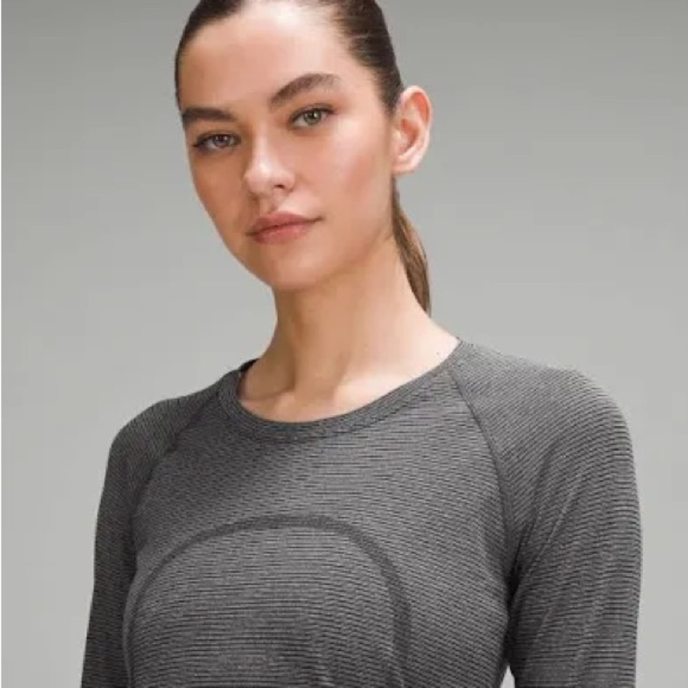 Lululemon Athletica Charcoal Long Sleeve Top